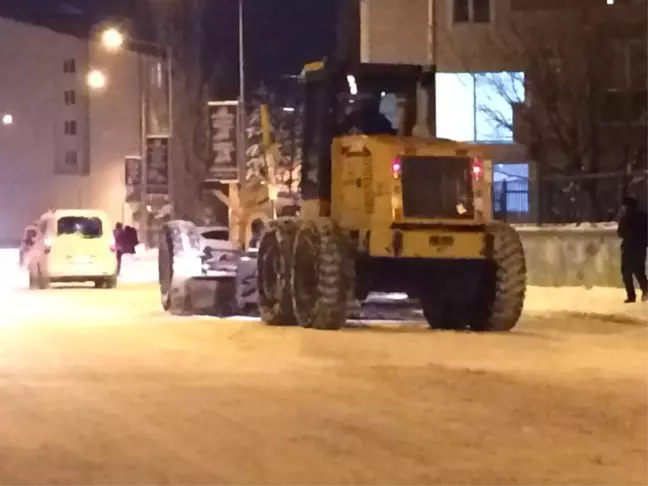 Kars Belediyesi'nin Kar Mesaisi Başladı