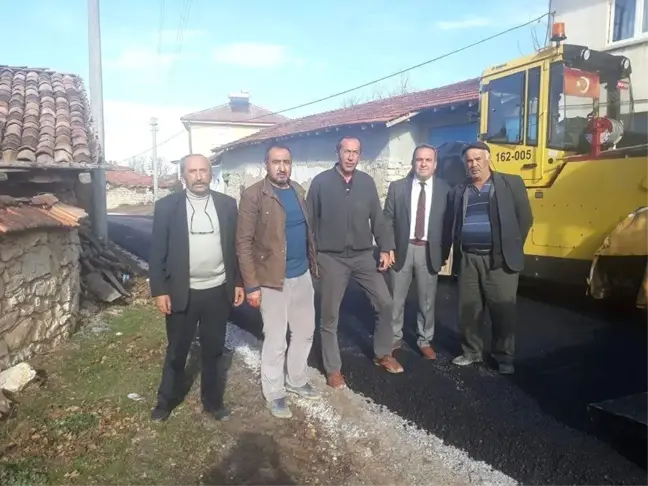 Çavdarhisar'da Köy Yoluna Sıcak Asfalt