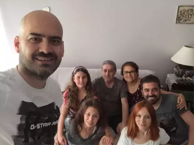 Ünlü Sanatçı Toygar Işıklı'nın Babası Hayatını Kaybetti