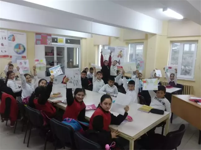 Öğrenciler, Mektup ve 'Alay Marşı' ile Askerlere Moral Verdi