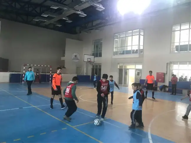Yüksekova'da Salon Futbolu Turnuvası