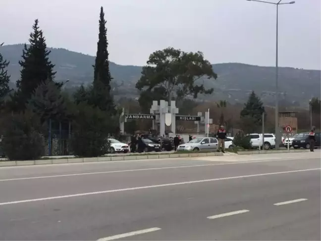 Başbakan Yıldırım, Zeytin Dalı Harekat Merkezi'ni Ziyaret Etti