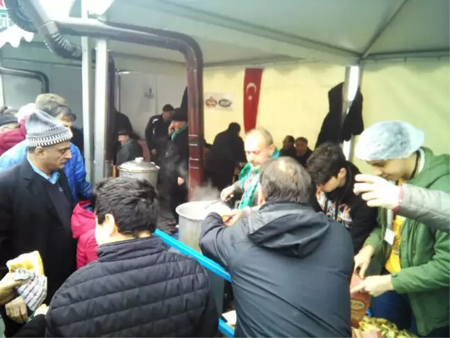 Esenler'de 5 Ton Hamsi Tavada, Mısır ve Patates Sobada Pişirildi