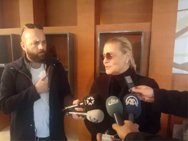 Türk Halk Müziği Sanatçısı Nuray Hafiftaş'ın Ölüm Haberini Alan Sevenleri Hastaneye Akın Etti