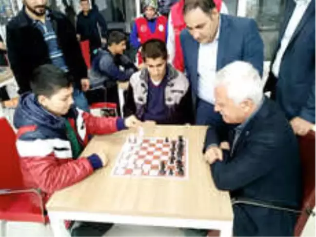 Başkan Toprak Gençlerle Bir Araya Geldi