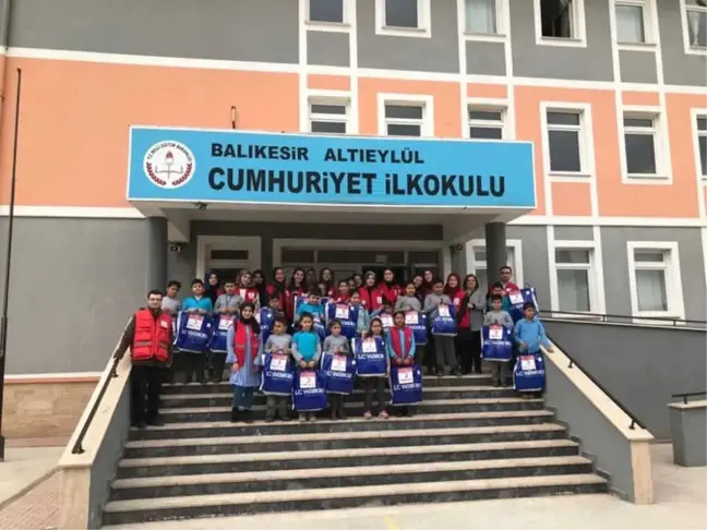 Kızılay'dan Öğrencilere Yardım