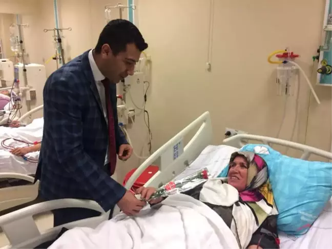 Başhekim Doğan Kadın Hastaların 8 Mart Kadınlar Gününü Kutladı