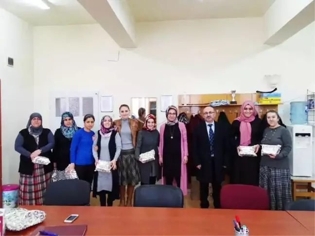 Müdür Cebeci, Bayan Öğretmenlerin Gününü Kutladı