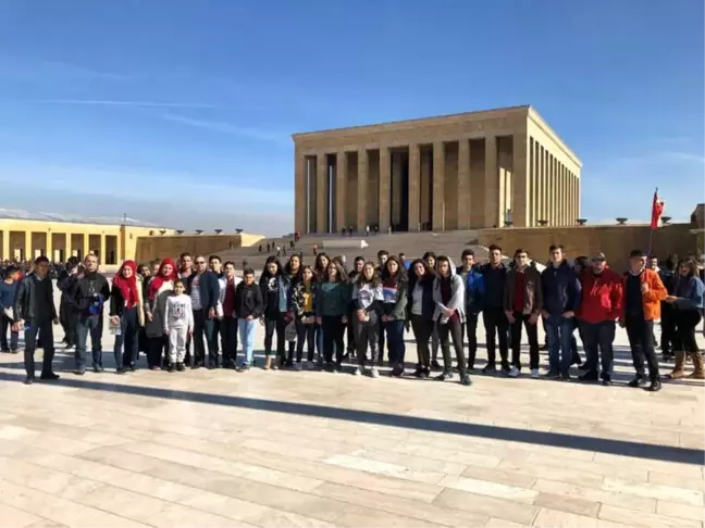 Salbaşlı Öğrenciler Ata'nın Huzurunda