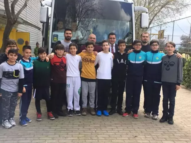 Başak Koleji'nin Şampiyonları Ege Bölgesi Birinciliği İçin Uşak'ta