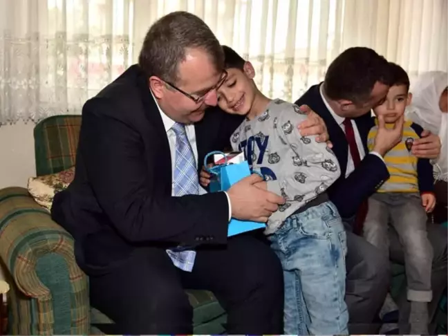 Vali Büyükakın'dan Şehit Ailelerine Ziyaret
