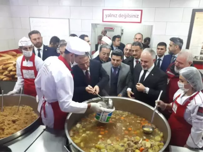 Ankara Valisi Topaca Vatandaşa AŞ Dağıttı