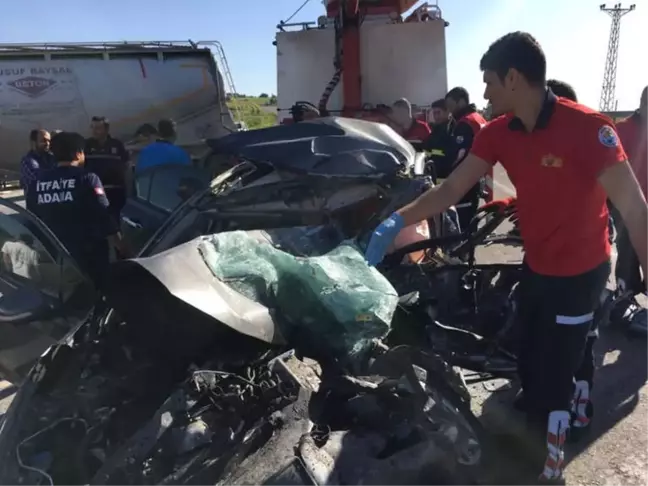 Adana'da Tır ve Otomobil Çarpıştı: 1 Ölü, 1 Yaralı