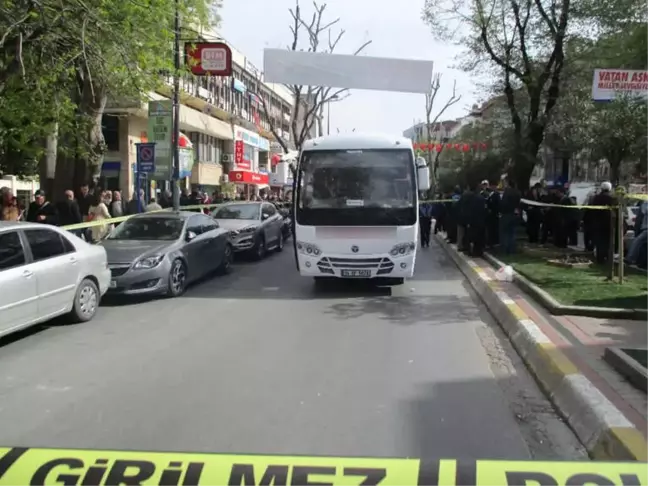 Üsküdar'da Yaşlı Kadın Servis Midibüsünün Altında Kaldı