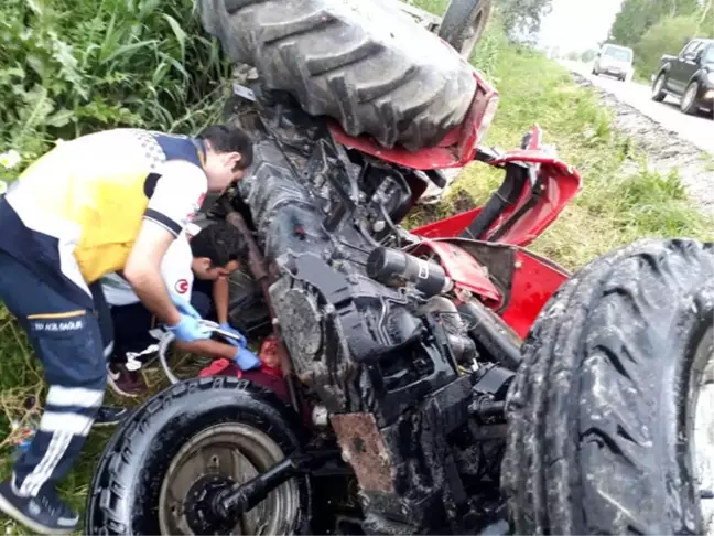 Adana'da Yoldan Çıkan Traktör Devrildi: 2 Yaralı