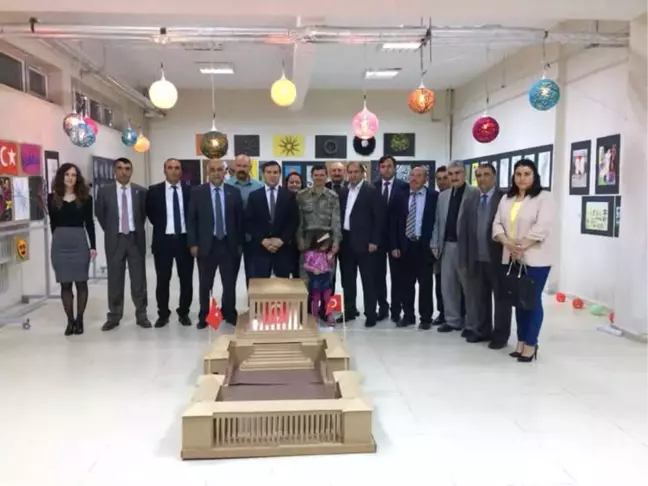 Çıldır Aşıkşenlik Ortaokulunda Resim Sergisi Açıldı