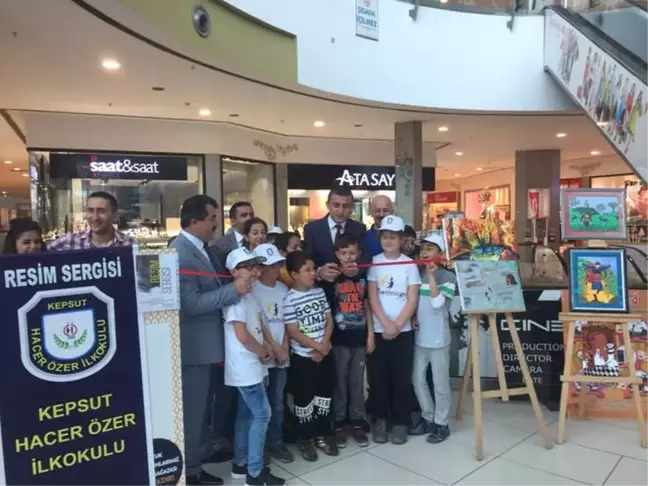 Kepsutlu Öğrenciler Balıkesir'de Resim Sergisi Açtı