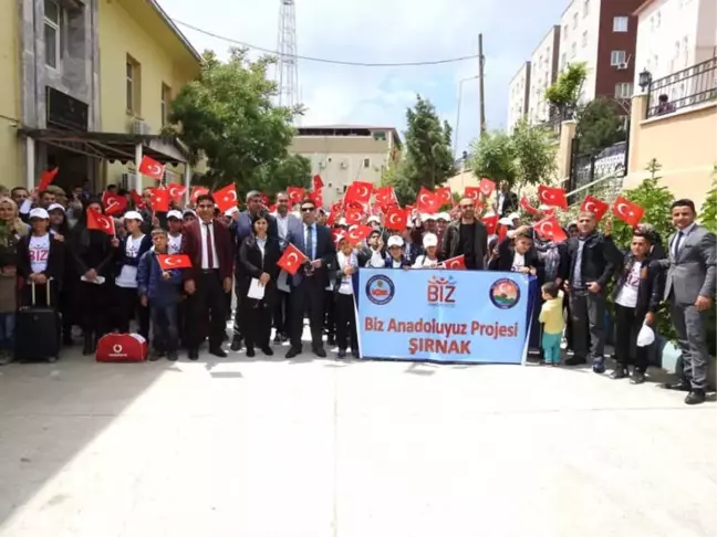 Şırnak'tan 100 Öğrenci İstanbul'a Uğurlandı