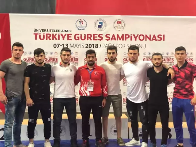 Güreş Şampiyonasından Madalyalarla Döndüler