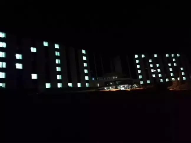 Yüzlerce Öğrenci Kaldıkları Binayı