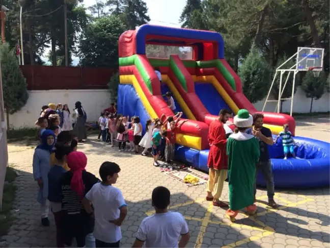 Başkan Akcan'dan Çocuklara Karne Hediyesi