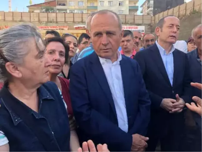 Akif Hamzaçebi Fikirtepe'de Çadır Kuran Kentsel Dönüşüm Mağdurlarını Ziyaret Etti