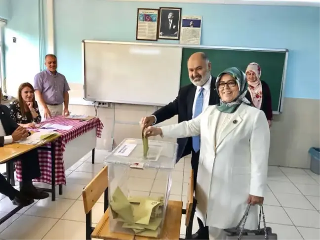 Niğde'de Ak Partililer Oylarını Kullandı