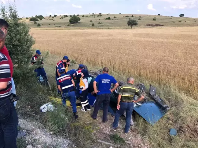 Kütahya'da Otomobil Şarampole Devrildi: 4 Yaralı