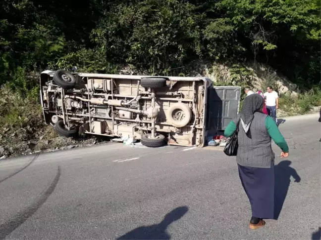 Bartın'da Minibüs Devrildi: 8 Yaralı