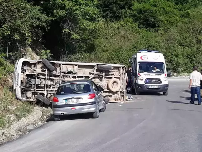 Bartın'da Yolcu Minibüsü Devrildi: 8 Yaralı