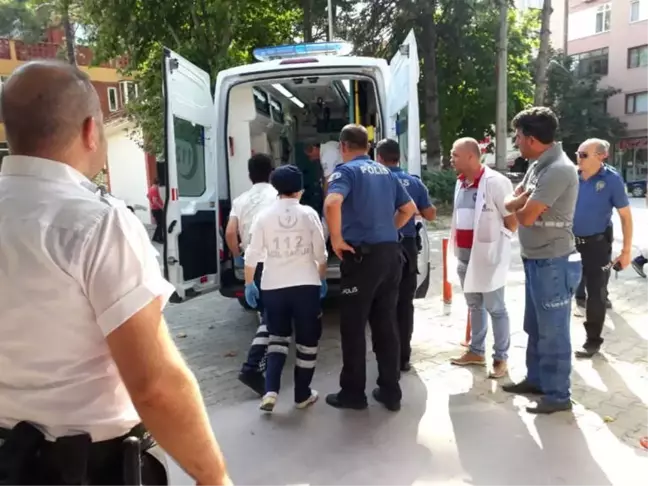 Ayrı Yaşadığı Karısını Öldürdü, Sonra Kendini Bıçakladı