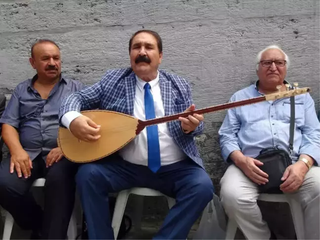 Beyoğlu'nda Halk Ozanları ABD'yi ve Doları Protesto Etti