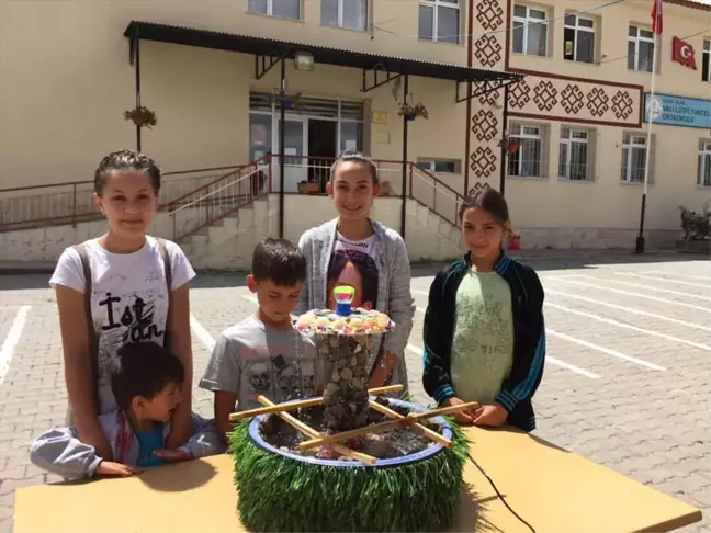 Ulaş'ta Öğrenciler Kuşlar İçin Havuz Yaptı