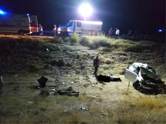 Kamyonla Otomobil Çarpıştı: 3 Ölü, 2 Yaralı