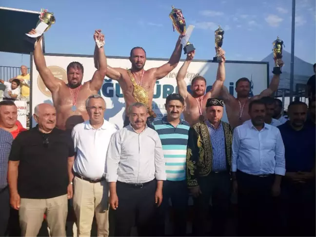 Sancaktepe'de Başpehlivan Ali Gürbüz Oldu