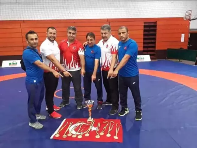 Minik Güreşçilerden Büyük Başarı