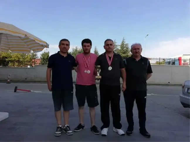 Turnuvadan Madalyalar ile Döndüler
