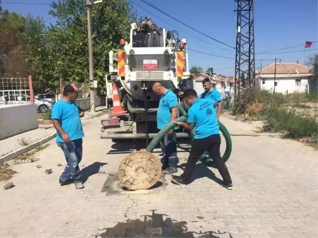 Paşaköy Mahallesinde Yağmursuyu Izgaralarına Temizlik