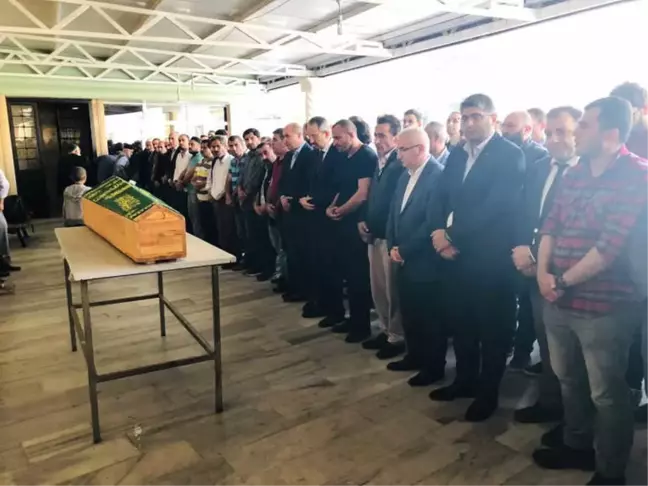 Sultanbeyli'deki Yangında Hayatını Kaybeden Minik Mustafa Son Yolculuğuna Uğurlandı