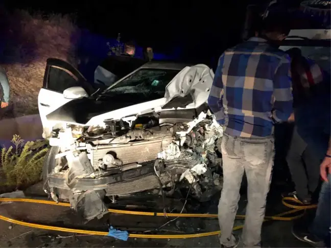 Bursa'da İki Otomobil Çarpıştı: 1 Ölü, 5 Yaralı