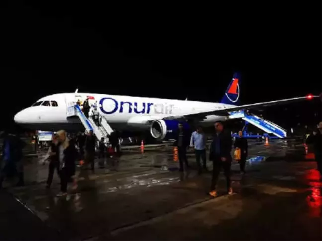 İstanbul-Malatya Uçağı, Diyarbakır'a Zorunlu İniş Yaptı (2)