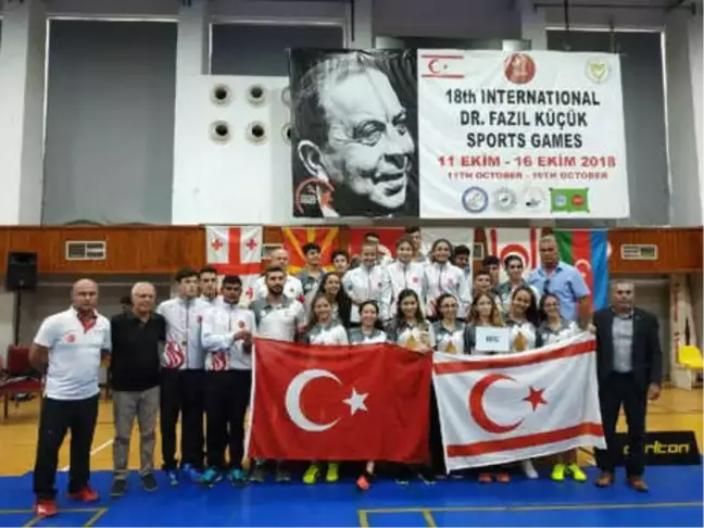 Badmintoncular Kıbrıs'ta Şampiyon Oldu