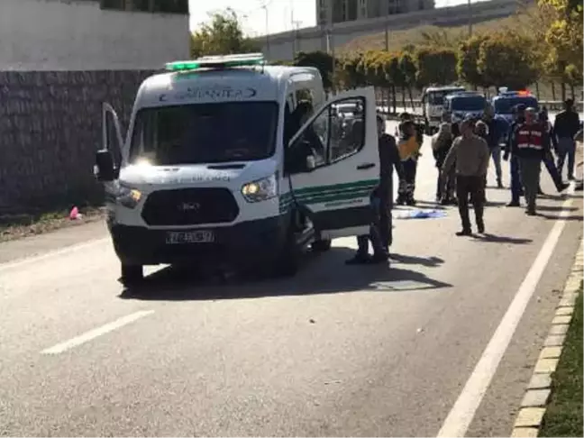 Refüje Çarpan Motosikletin Sürücüsü Öldü