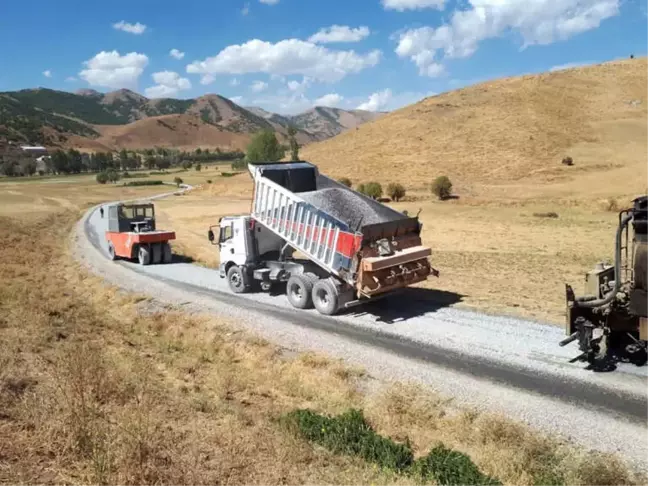 Tatvan'daki Köy Yolları Kilitli Parke ve Asfaltla Kaplandı