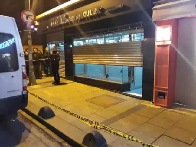Kuyumcu, Soyguncuyu Etkisiz Hale Getirip Polise Teslim Etti