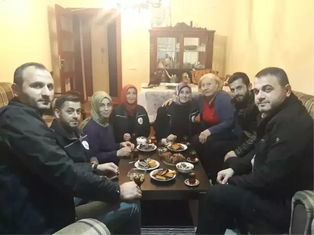Alo Evlat Ekibi Hatice Teyze'yi Ziyaret Etti