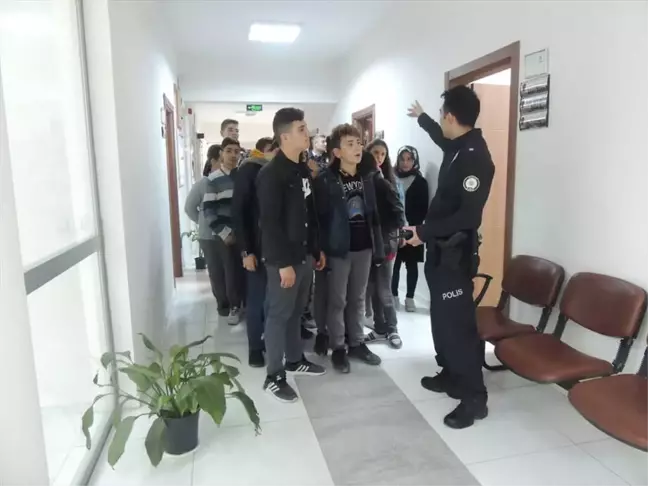 Öğrencilere Polis Mesleği Tanıtılıyor