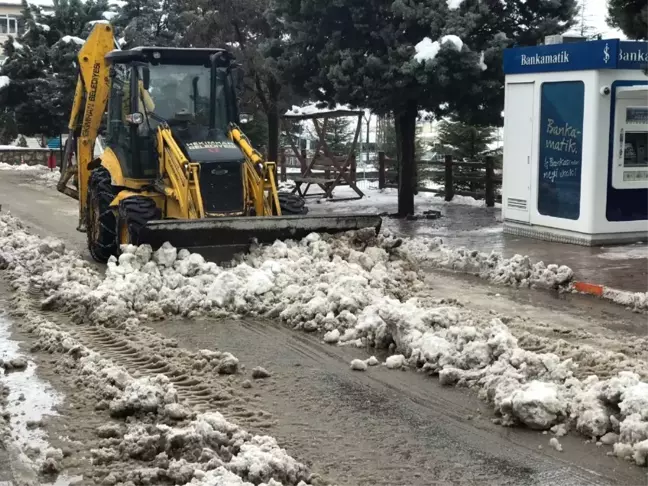 Hekimhan'da Kar Temizliği Devam Ediyor