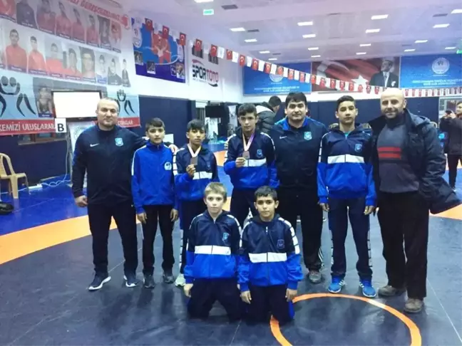 Yunusemreli Güreşçiler Ankara'dan Derecelerle Döndü