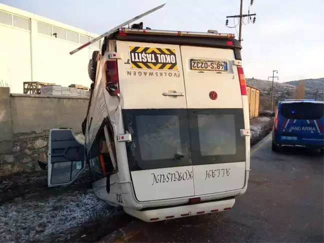 Öğrenci Servisi Kaza Yaptı